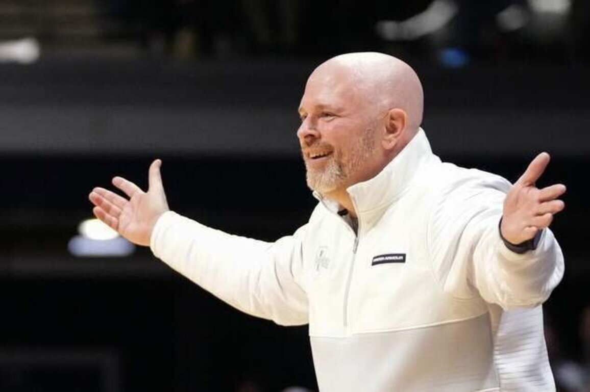 No. 21 Saint Louis faces Dayton, seeking 15th straight win