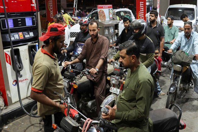 Pakistan's monthly oil import bill could skyrocket to $600 million, says Finance Minister