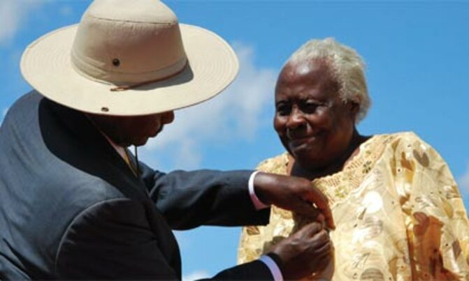 How are Heroes Day medals given out ? How are Heroes Day medals given out ?