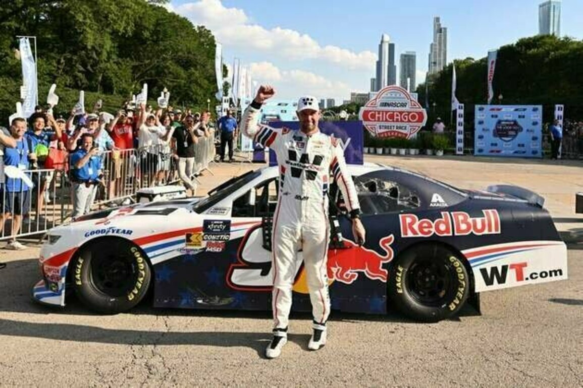 Shane van Gisbergen wins dramatic duel on the streets of Chicago