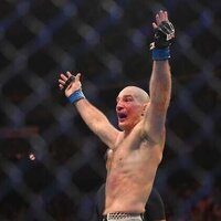 Sean Strickland hands Khamzat Chimaev first loss, reclaims belt