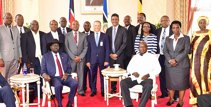 residents useveni and alva iir with members of the ast frican usiness ouncil  hoto