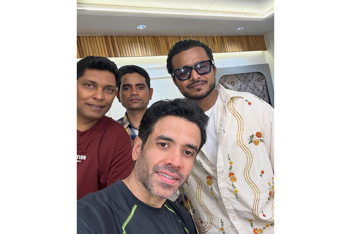 Tusshar Kapoor wraps 'Golmaal 5' shoot schedule, quips "Lekin picture abhi baaki hai"