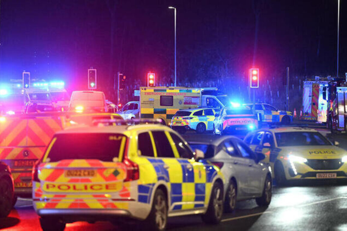 UK train stabbing wounds 10, two suspects arrested