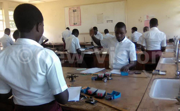 Abayizi ba Semuliki High School, Bundibugyo nga batuula ekigezo kya Biology Practicals Abayizi ba Semuliki High School, Bundibugyo nga batuula ekigezo kya Biology Practicals