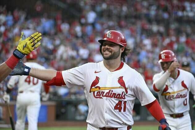 Cards try to keep chipping away at Cubs' lead in Central