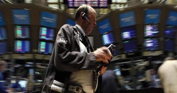 Tech stocks dive , lead broader market lower