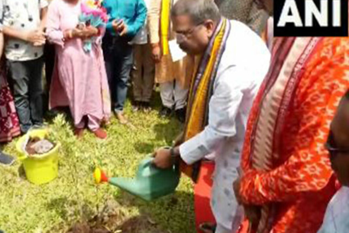 Union Minister Dharmendra Pradhan inaugurates Krishi Bhawan in Sambalpur