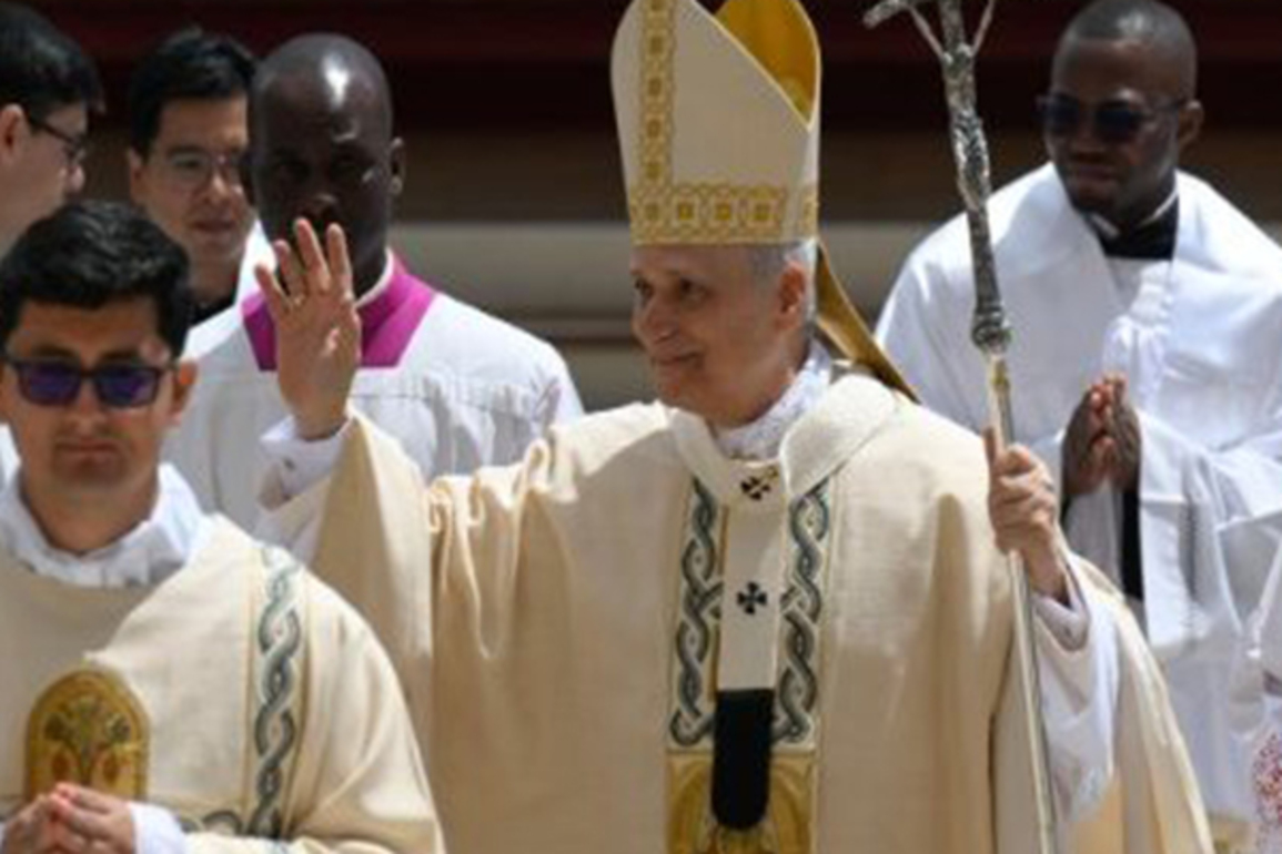Pope Leo XIV calls for unified, missionary Church that "opens its arms to world" at inaugural mass