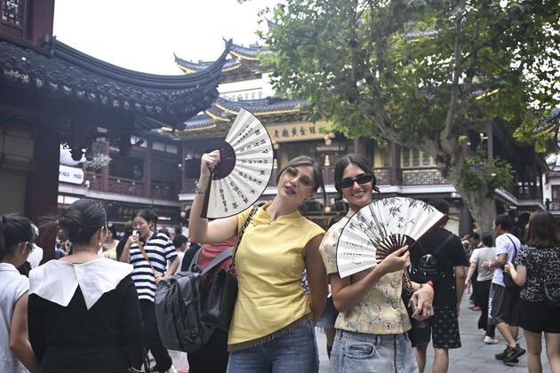 Economy | Int'l visitors embrace Shanghai's diverse charms