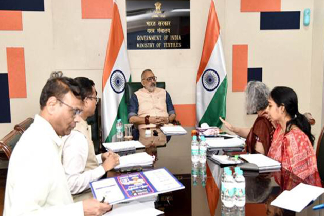 Government assures farmers all cotton to be procured, Giriraj Singh reviews preparedness