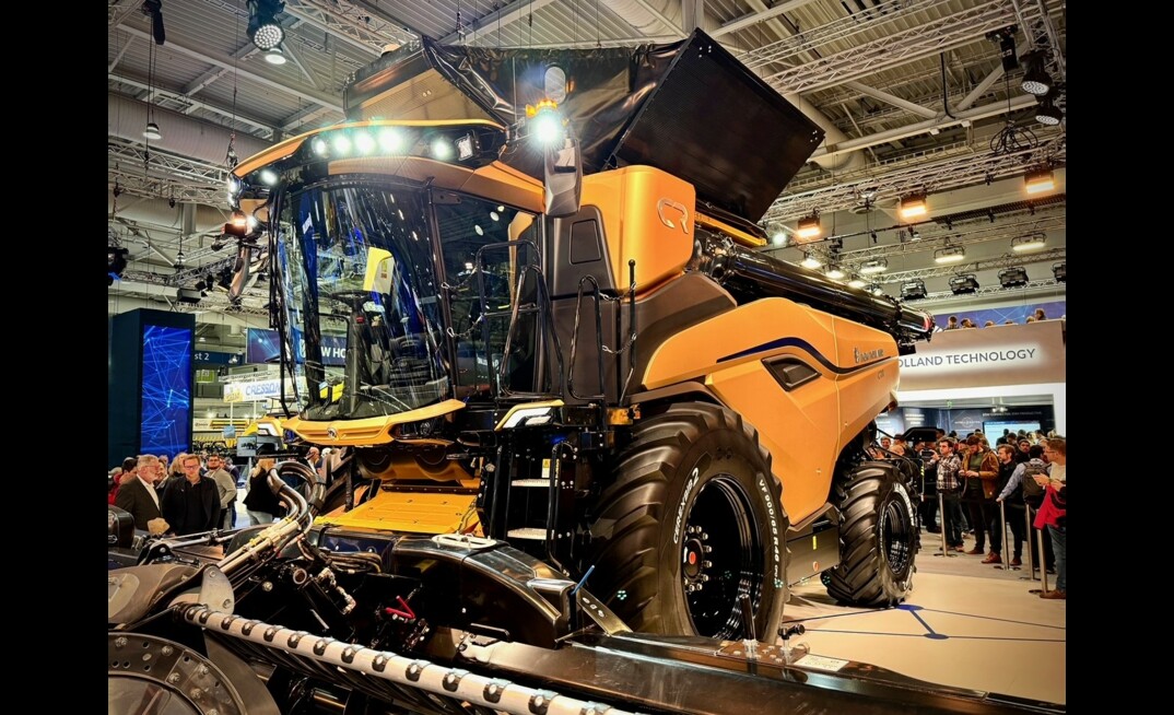  New Holland's CR.11 has won a Gold Medal at Agritechnica in Germany. Photo: Ben White.