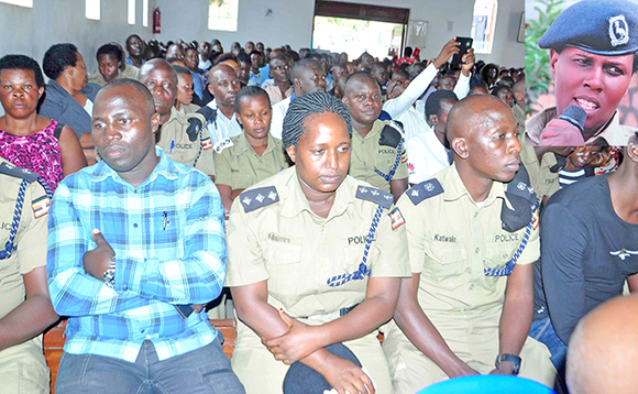 Abamu ku baserikale ba poliisi mu kusabira omwoyo gw'omugenzi Nansaba (mu kafaananyi akatono ku ddyo) ku St.John's church e Kamwokya. Abamu ku baserikale ba poliisi mu kusabira omwoyo gw'omugenzi Nansaba (mu kafaananyi akatono ku ddyo) ku St.John's church e Kamwokya.