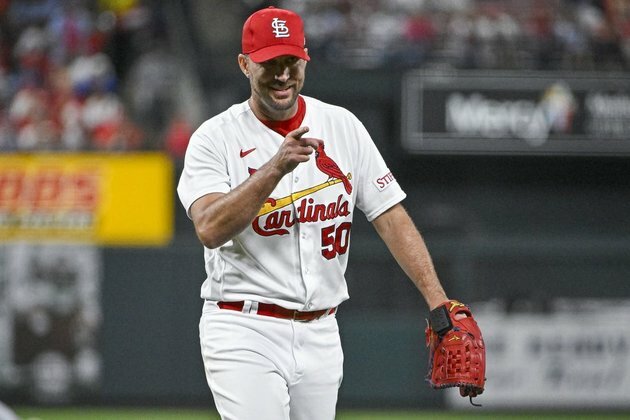 MLB roundup: Adam Wainwright beats Brewers for 200th win