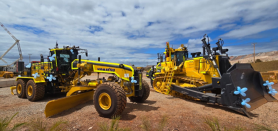 Máquina da Komatsu no complexo Minas-Rio Anglo American Trator