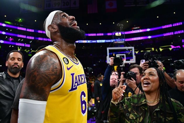 NBA roundup: Thunder spoil LeBron James' record night