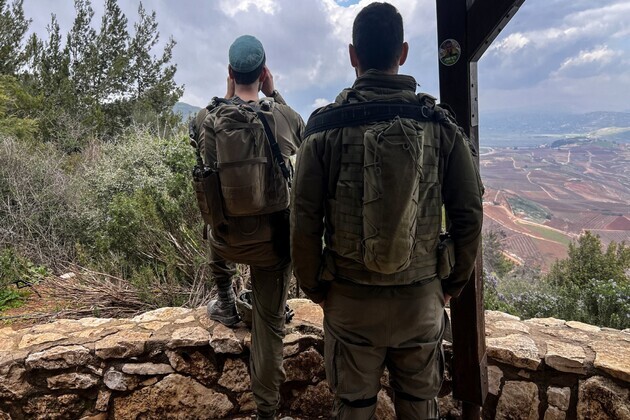 Iranian military officers leave juniors to fend for themselves in barracks: Report