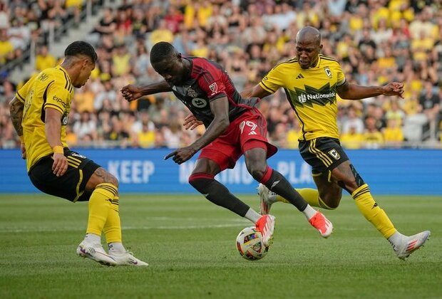 Crew crush Toronto FC for fourth straight win