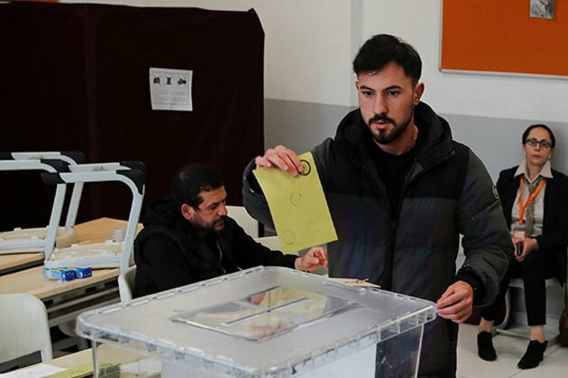Polls close in presidential runoff in Turkey with Erdogan fighting for third term