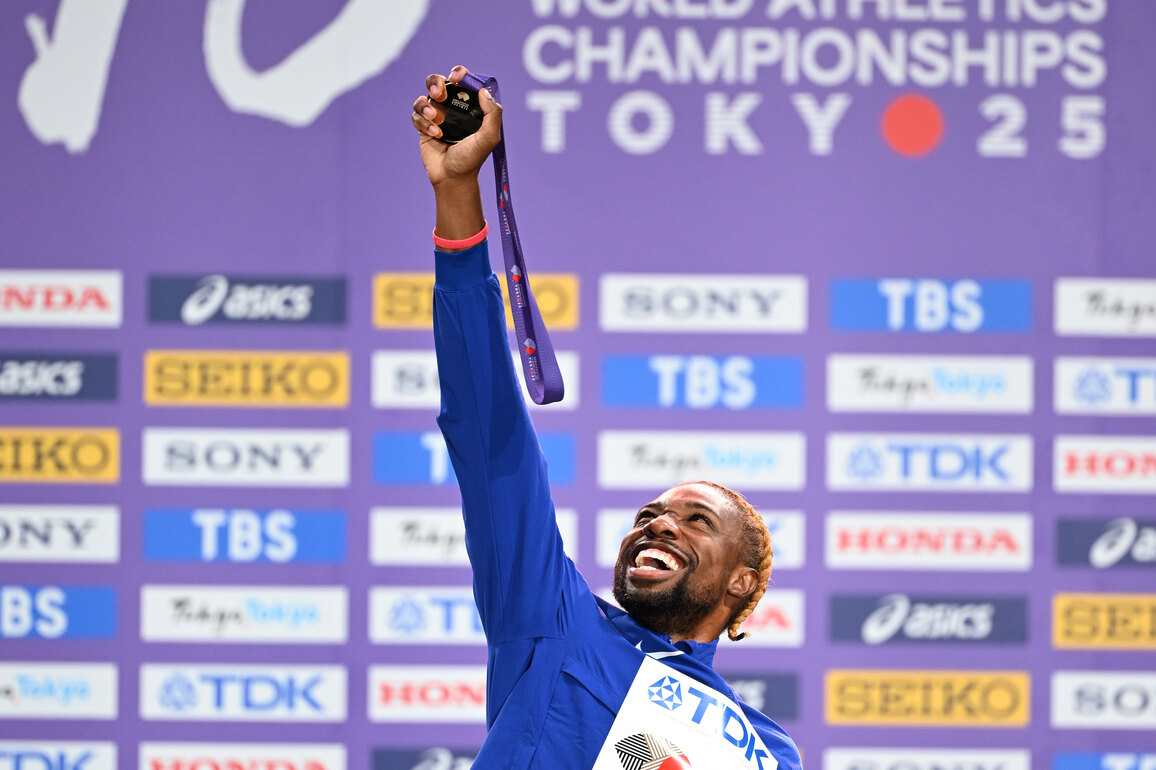 (SP)JAPAN-TOKYO-ATHLETICS-WORLD ATHLETICS CHAMPIONSHIPS-MEN'S 200M-AWARDING CEREMONY