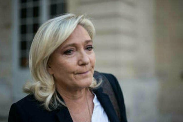 Le Pen calls on French PM to resign