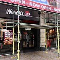 Wendy’s trims US store count again as sales and traffic slip