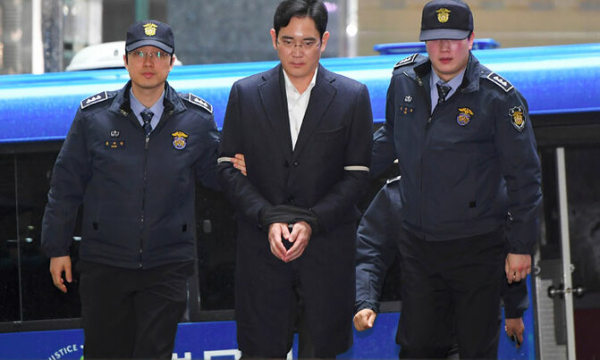 Samsung heir indicted for bribery, embezzlement Samsung heir indicted for bribery, embezzlement