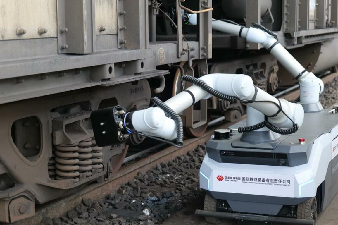 China introduces robotic inspection of freight trains
