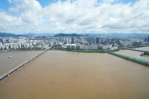 Typhoon Batters S. Korea, Preparations Minimize Casualties