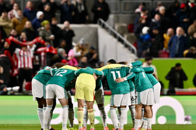 Carragher feels Slot's Liverpool in "crisis time" after four consecutive defeats