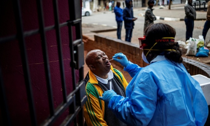 South Africa rolls out mobile testing in virus lockdown South Africa rolls out mobile testing in virus lockdown