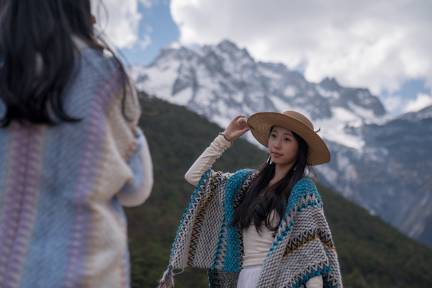 CHINA-YUNNAN-LIJIANG-SNOW MOUNTAIN-SIGHTSEEING TRAIN (CN)