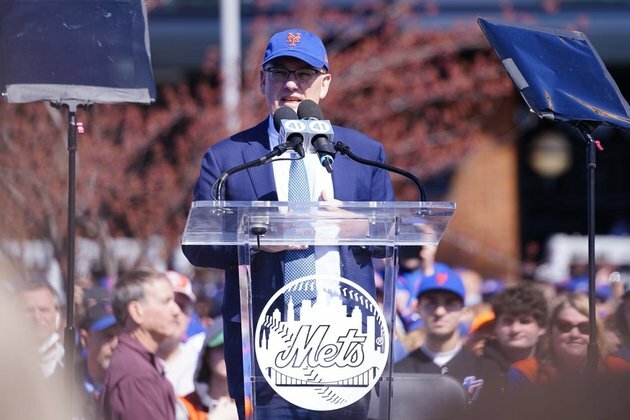 Mets owner 'celebrates' Bobby Bonilla Day