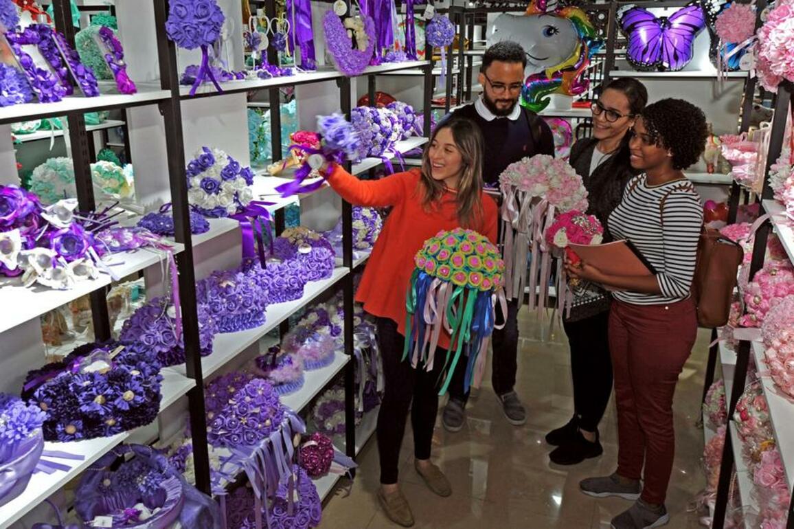 Interview: Colombian top flower exporter says industry unity key to weathering U.S. tariffs