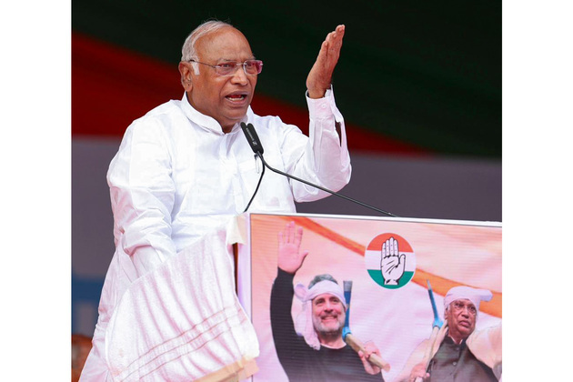 "Desh nahi jhuke doonga was mere slogan for polls": Mallikarjun Kharge slams PM Modi over US waiver on Russian oil purchase