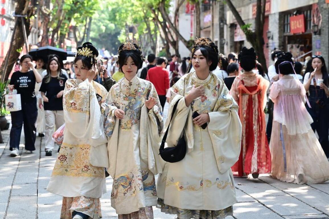 Young people seeking diverse experiences boost May Day holiday consumption