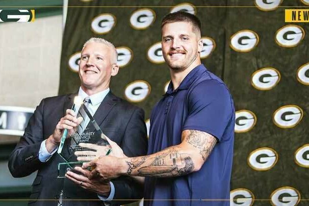 Packers TE Tucker Kraft receives 2025 community service award
