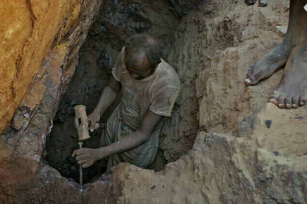 Gold miners killed in pit collapse in war-torn Sudan
