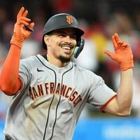 Giants stay hot, win opener in Philadelphia