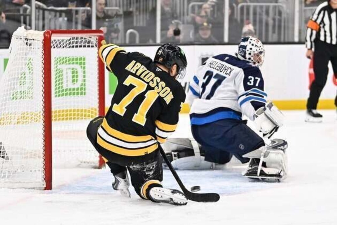 Bruins' home dominance continues in blowout of Jets