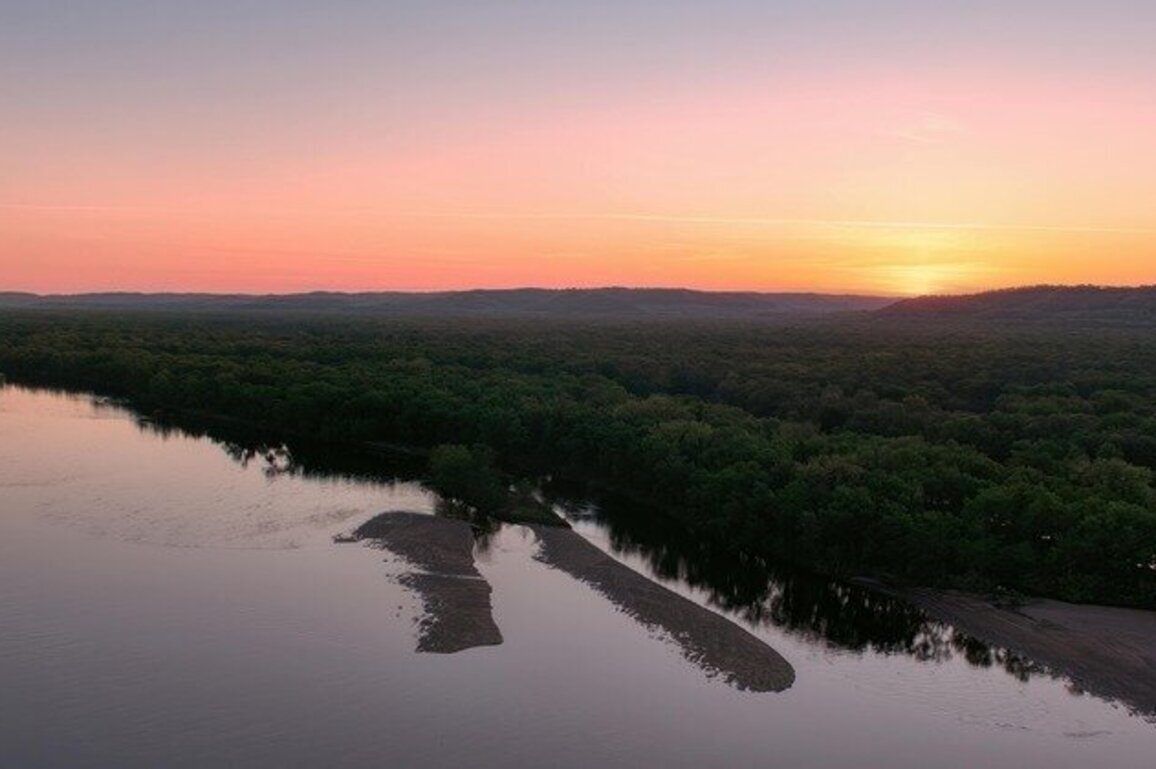 Missouri river program faces cuts as summer recreation season begins