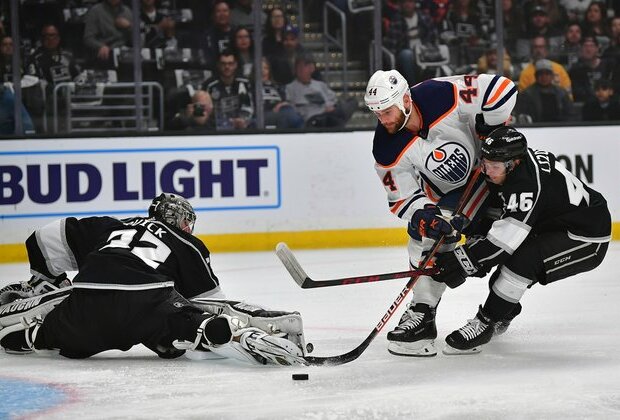 Jonathan Quick, Kings bounce back by blanking Oilers