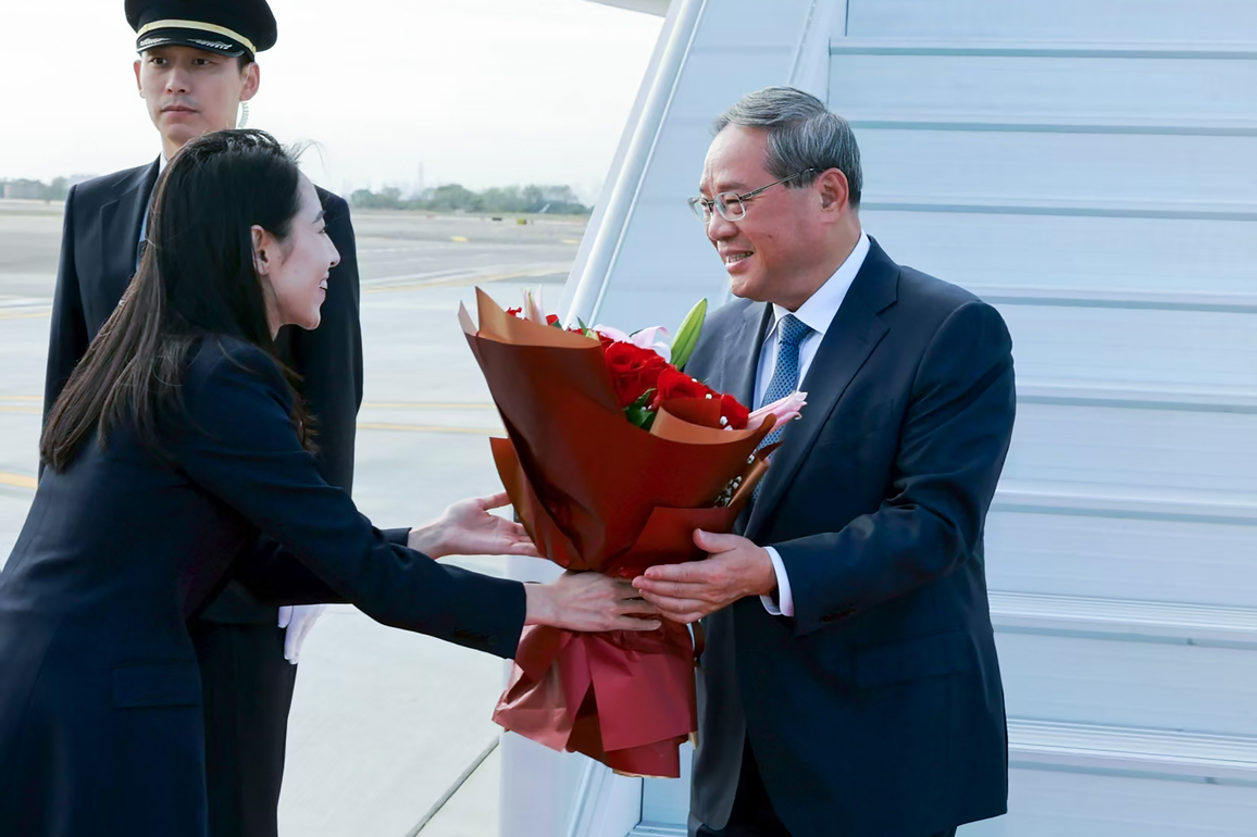 Chinese premier lands in New York for general debate of 80th session of UN General Assembly