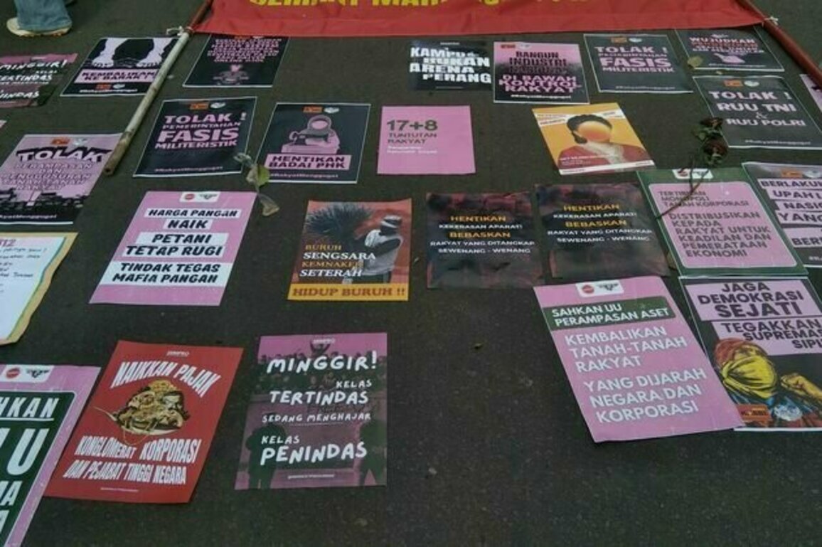 Nyahroni" dan "rakyat jelita": Ekspresi politik kaum muda Indonesia lewat kreativitas bahasa