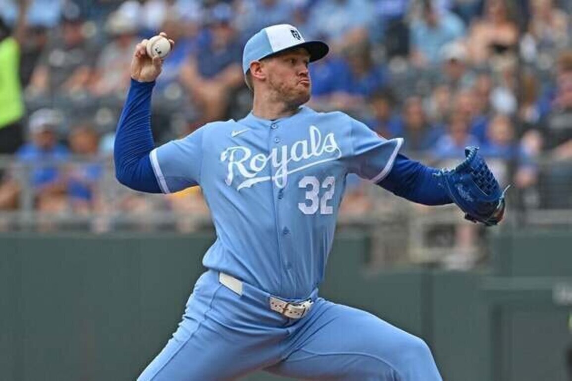 Royals' Stephen Kolek fires 4-hit CG shutout vs. Mariners