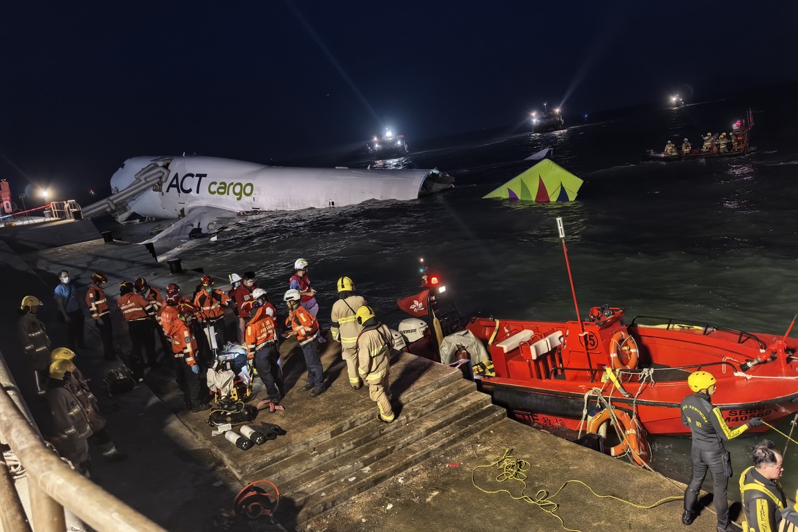 (SpotNews) CHINA-HONG KONG-CARGO PLANE-ACCIDENT(CN)