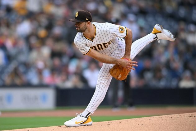 Jose Azocar's walk-off single in 10th lifts Padres past Brewers