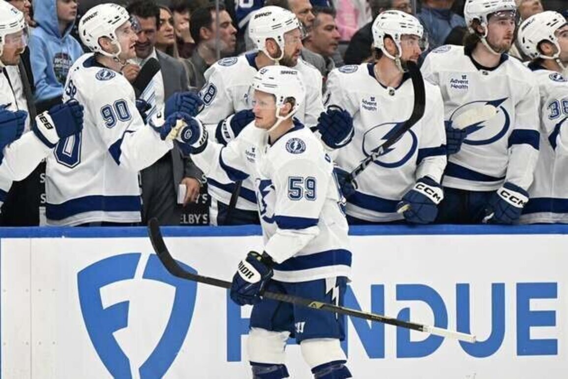 Big first period carries Lightning past skidding Maple Leafs