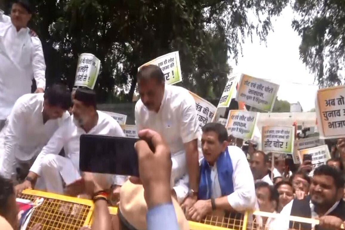 Congress protests in Delhi over rejection of Meenakshi Natarajan's Rajya Sabha nomination; leaders stopped near 24 Akbar Road