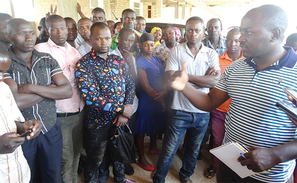 Ssaabawandiisi w’abavubuka mu ggwanga Ibrahim Kitatta ng’aliko by’ayogera eri abavubuka. Ssaabawandiisi w’abavubuka mu ggwanga Ibrahim Kitatta ng’aliko by’ayogera eri abavubuka.